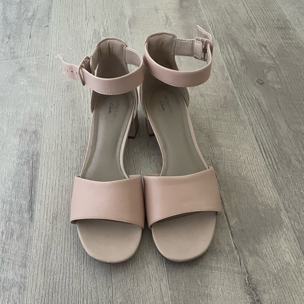 Clarks light pink heels